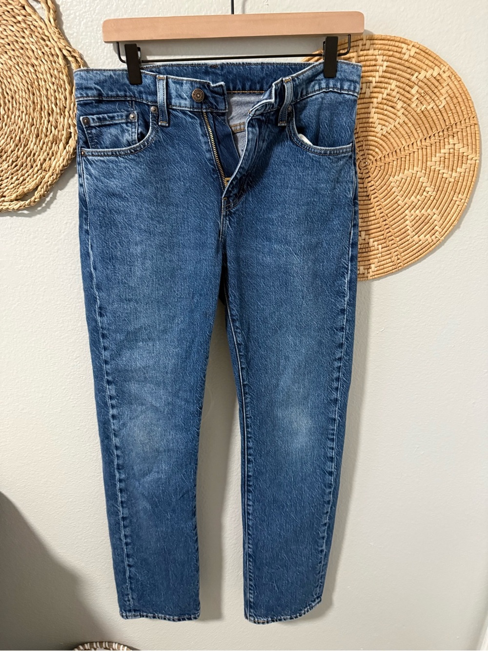 Levi's High-Rise Straight Leg Jeans in Medium Blue Wash